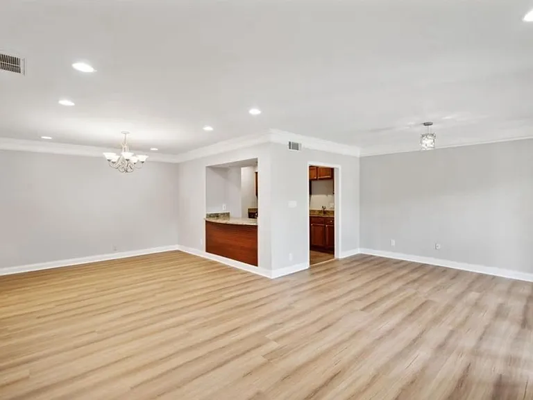 6980 Roswell Rd #B14 — Photo 4