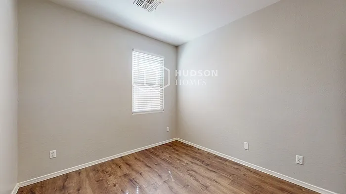 7429 W Saint Catherine Ave — Photo 18