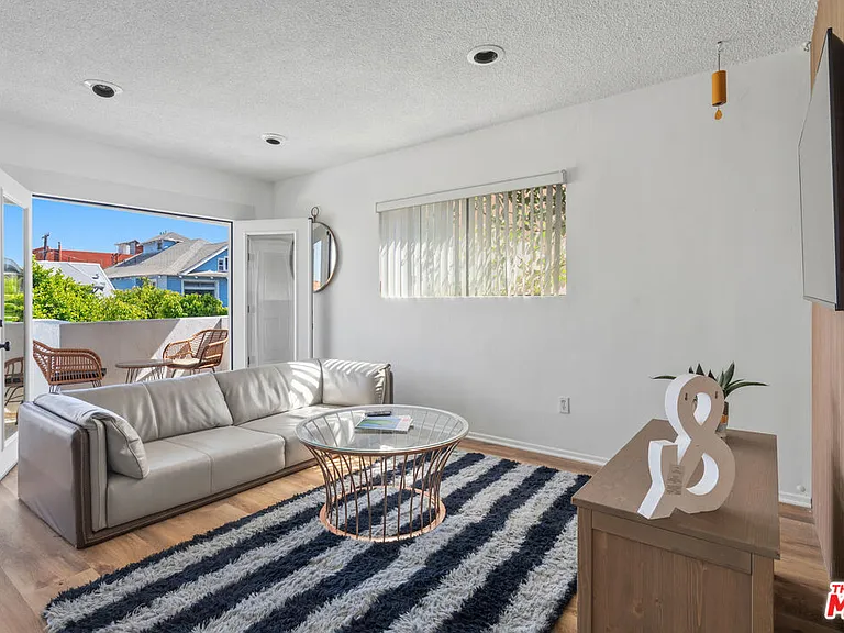 41 Westminster Ave — Photo 6