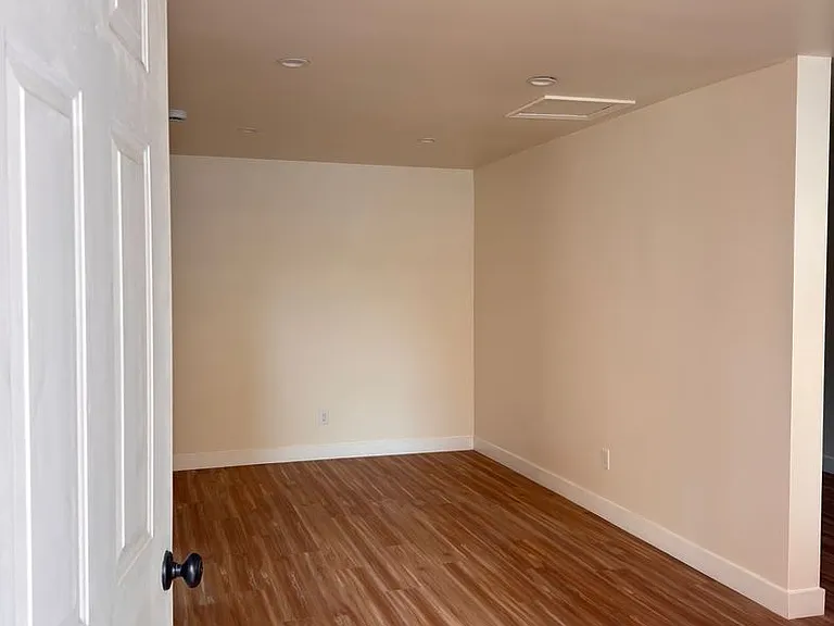 1060 McFarland Ave — Photo 3