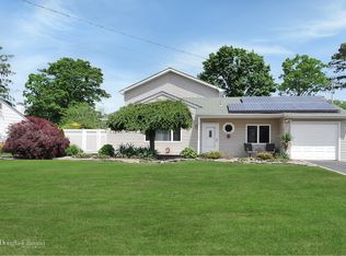 383 8th St, Bohemia, NY 11716