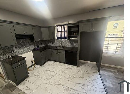 3rd image of 131 Huntington Ter Floor 1