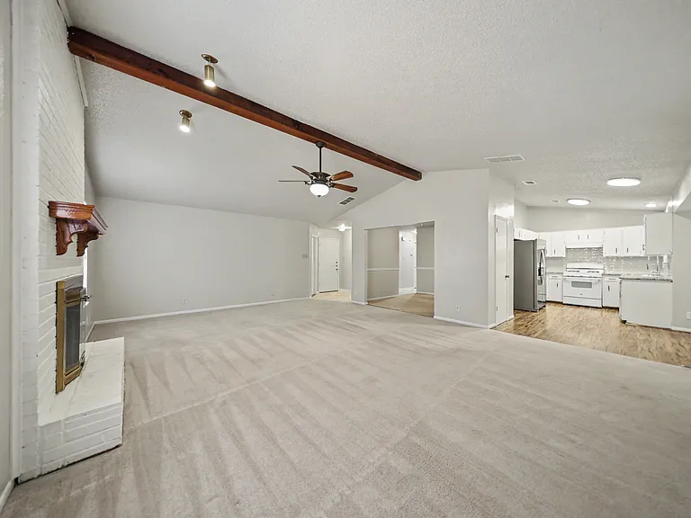 4716 Glass Mountain Dr — Photo 10
