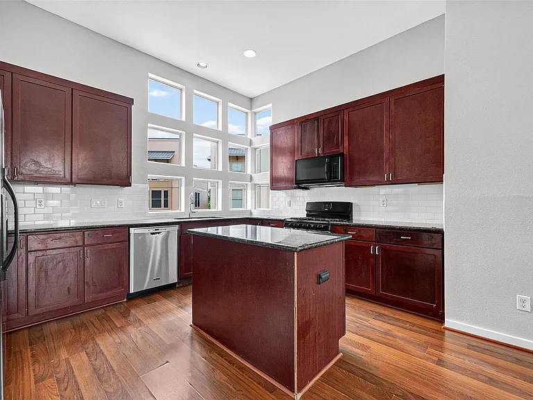 2352 Sperber Ln — Photo 11
