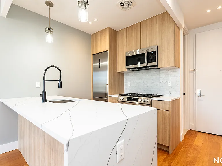 675 E 32nd St #26 — Photo 1