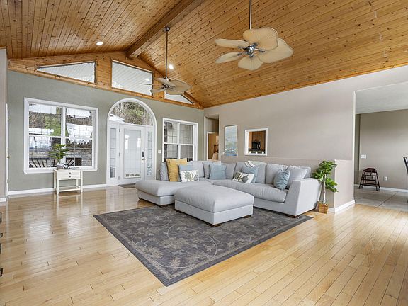 2nd image of 10 Greenview Drive