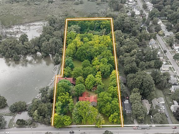 3rd image of 1940 Valley Dr #42