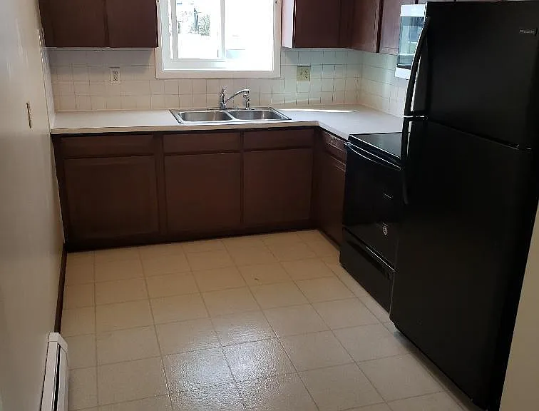 320 Meadow Dr #3 — Photo 2