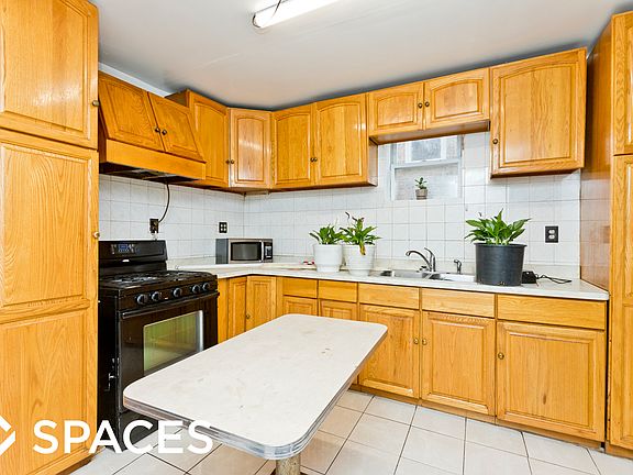 2nd image of 3414 N Leavitt St #1
