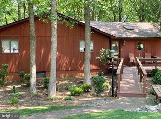 1342 Pin Oak Ln, Slatington, PA 18080