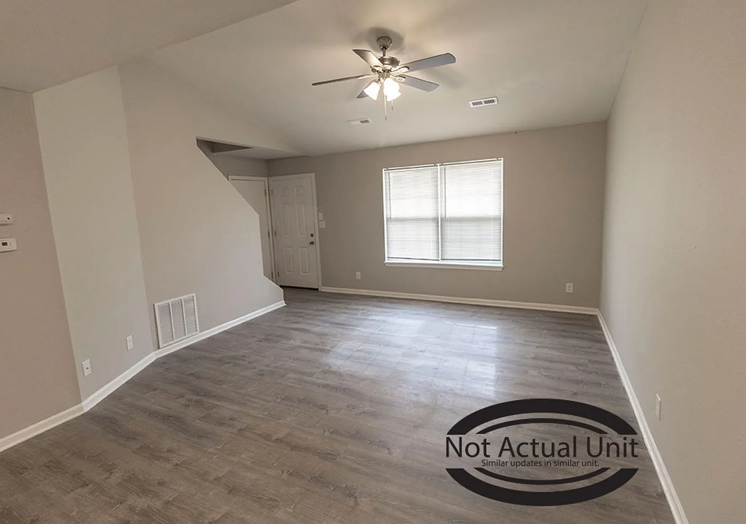 Super cute 3 bedroom duplex — Photo 4