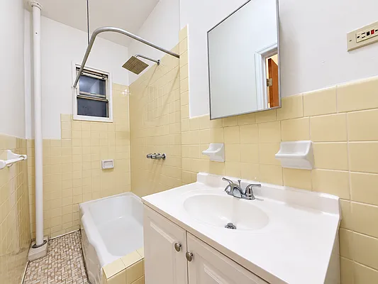 Bathroom, photo 2