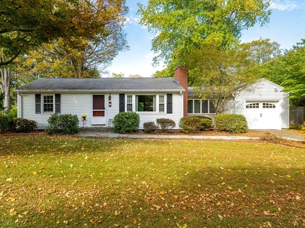 13 Harlow Dr, Amherst, MA 01002