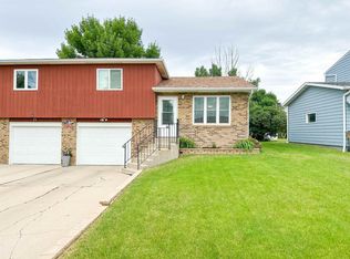 405 18th Ave SE, Minot, ND 58701