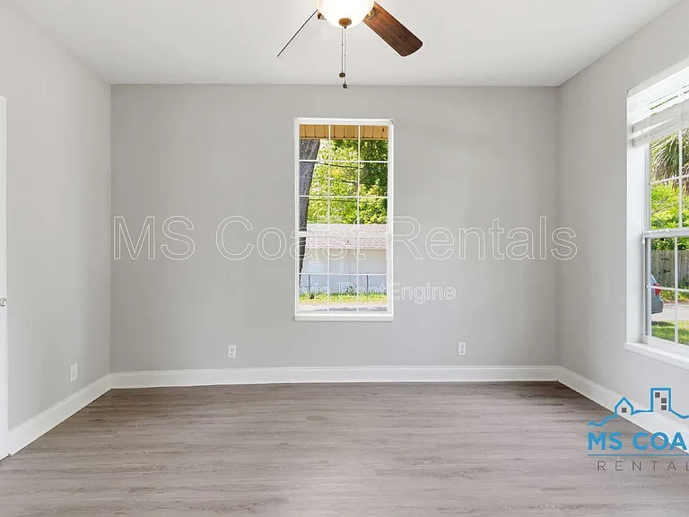 4319 Lewis St — Photo 17