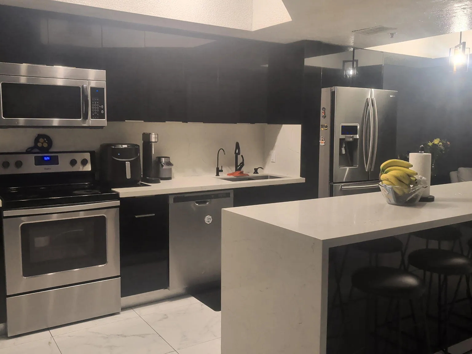 3 bed, 3.0 bath, 1212 sqft, $3,100 — Photo 2