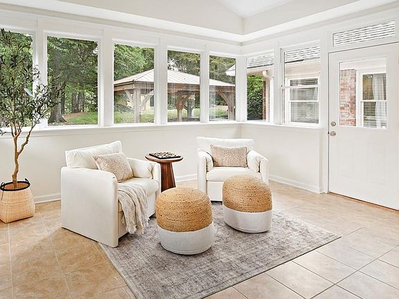 5th image of 5165 Wellshire Pl
