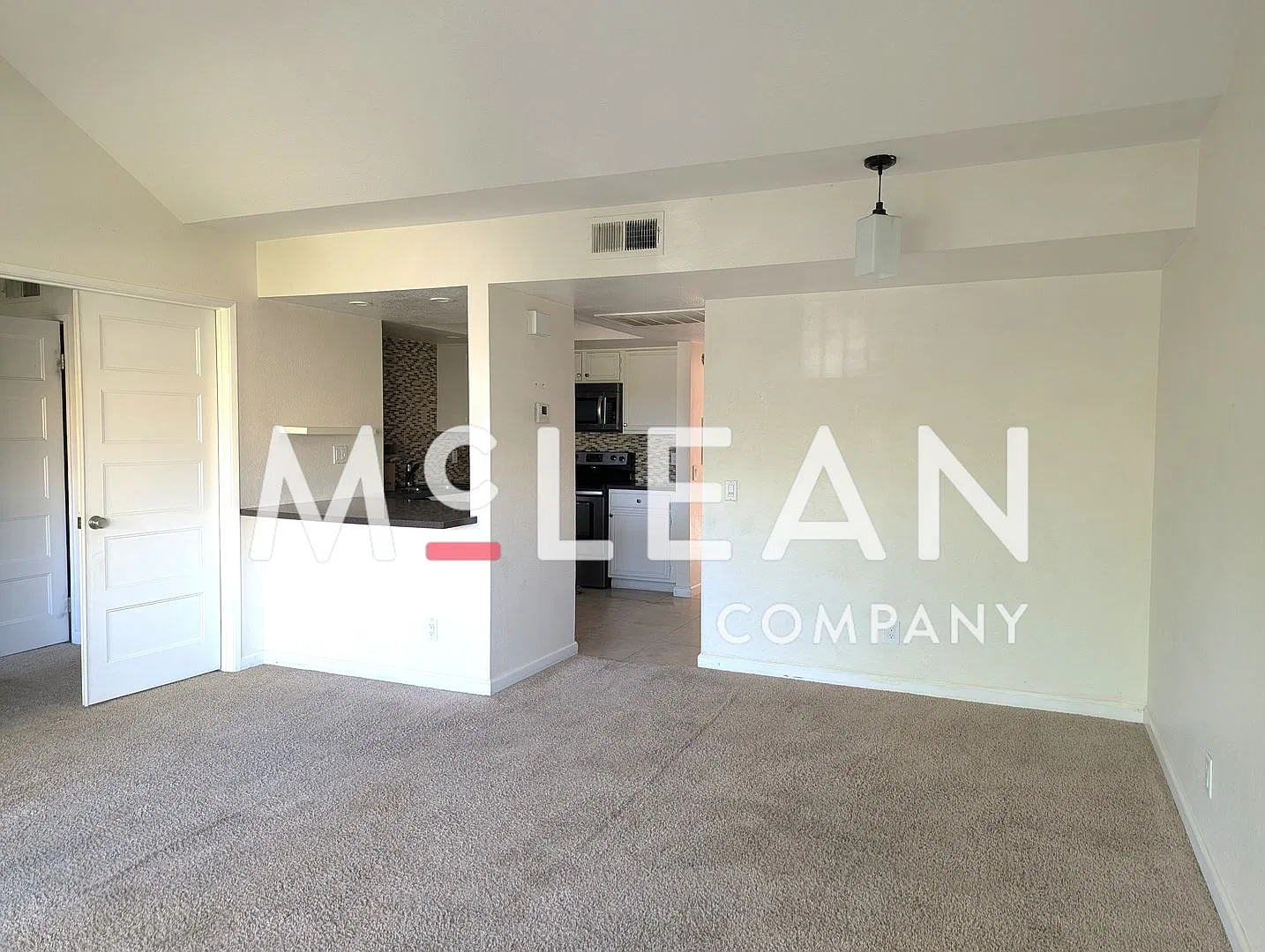 Spacious 2-Bedroom 2-Bath Candlewood Villa Condo — Photo 2
