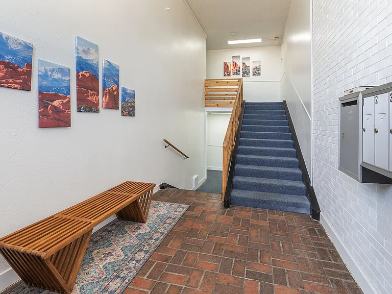 Oakwood Bend | Foyer