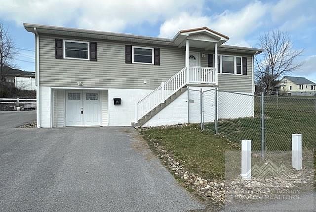 1st image of 207 Ealy Dr