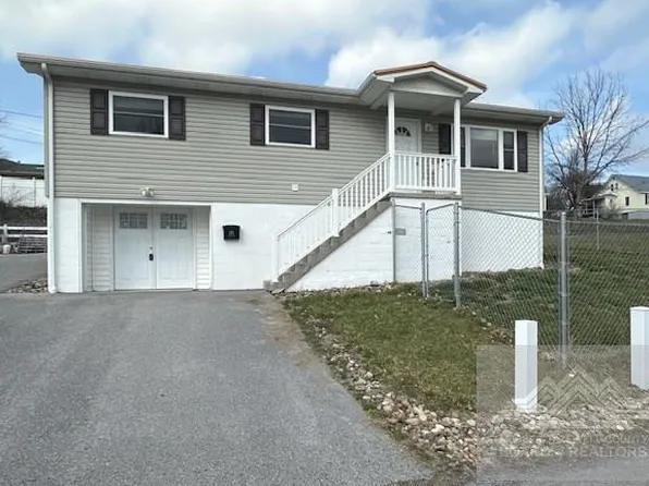 207 Ealy Dr, Princeton, WV 24740