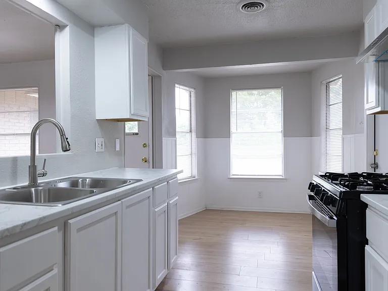 4610 Lavender Ln — Photo 6