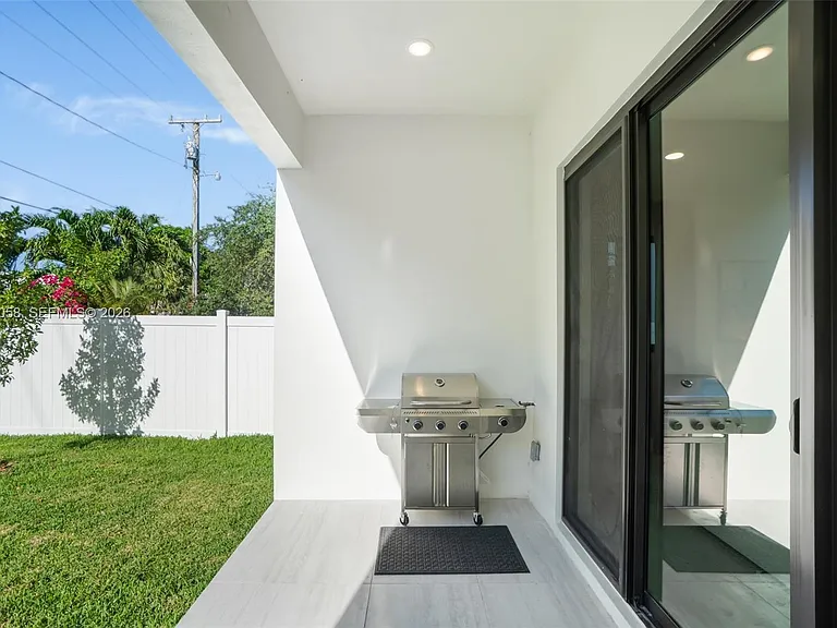 701 SW 17th St — Photo 72