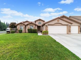 911 S McKenna Ave, Kerman, CA 93630