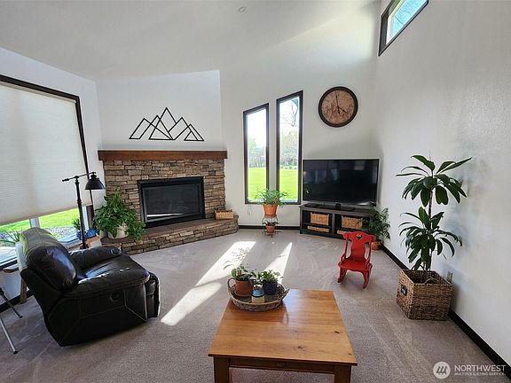 4th image of 1343 Bussell Road