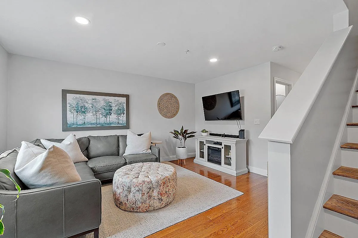 Living room 2 - 3 Nutfield Ct