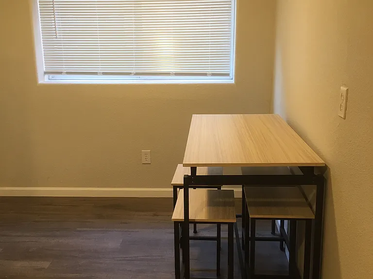 814 Edith Blvd NE #1 — Photo 8