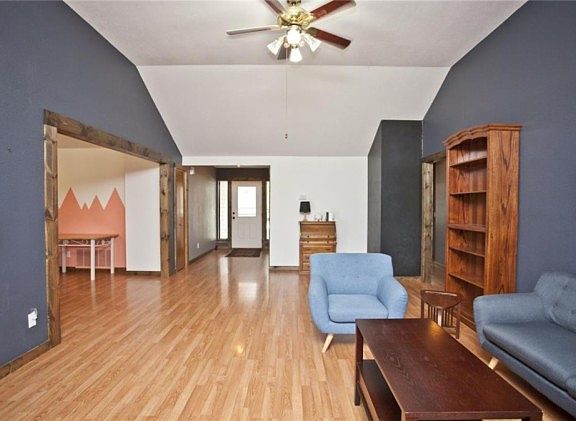 3rd image of 3475 W Fairfax St