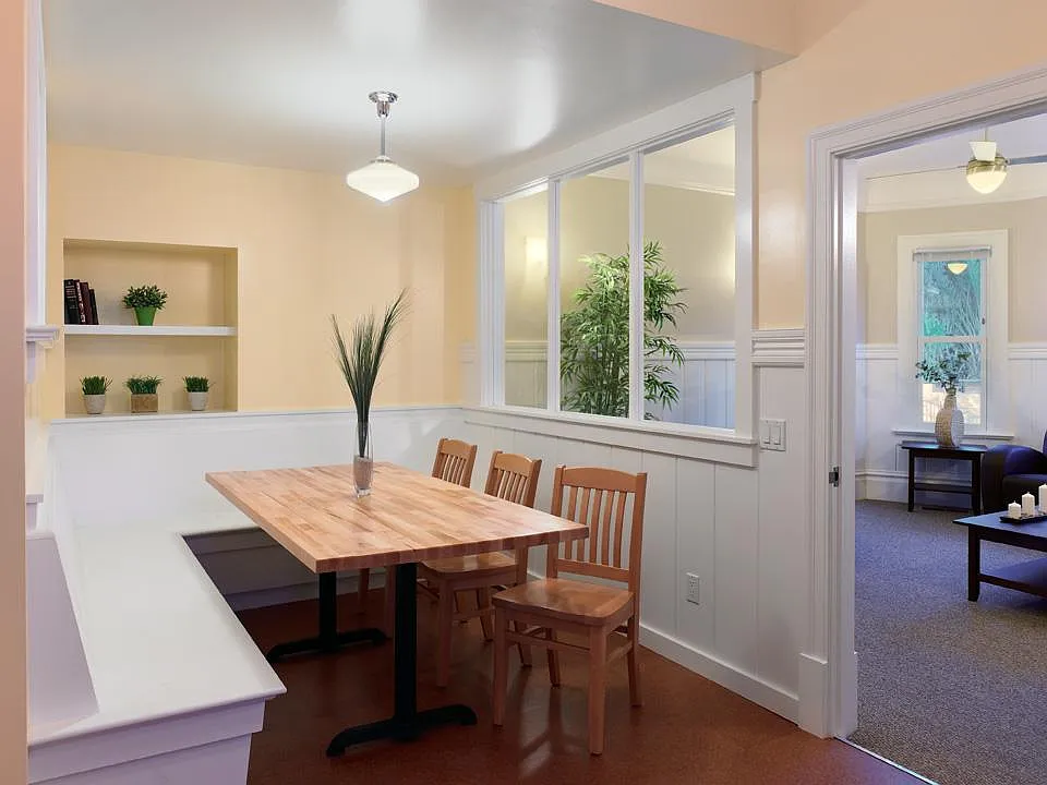 4 bed, 1100 sqft, $7,200 — Photo 4