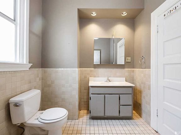 4th image of 2372 Lombard St
