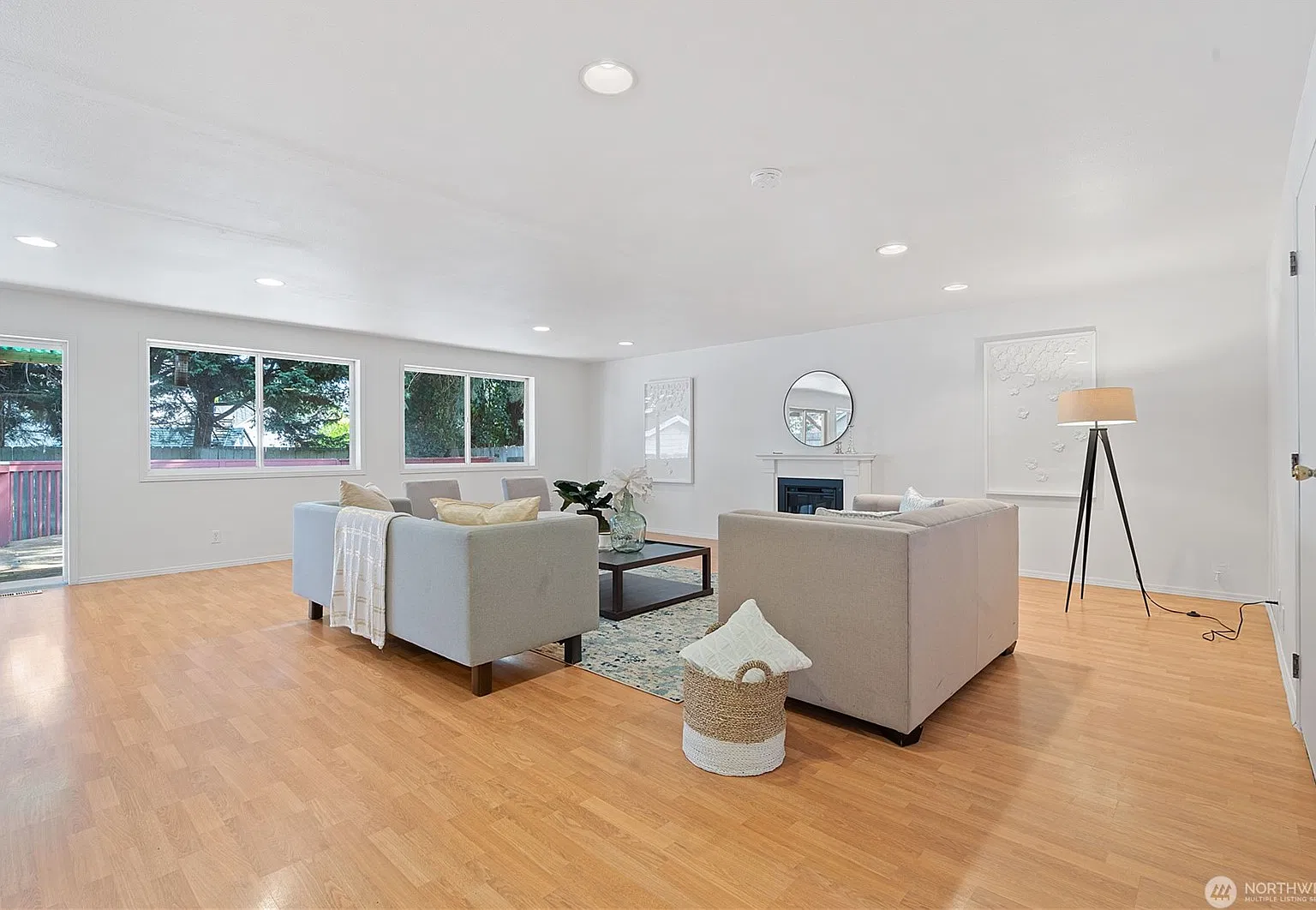 4 bed, 2000 sqft, $4,100 — Photo 2