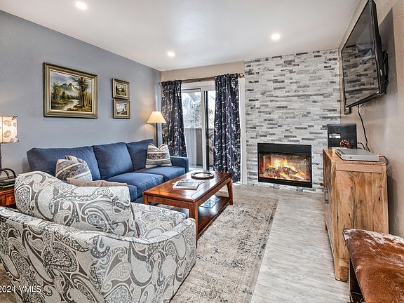 3rd image of 1061 W Beaver Creek Blvd APT 203