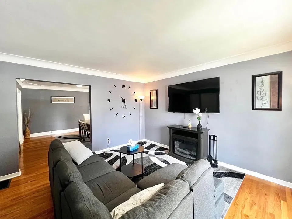 1484 Langlois Ave