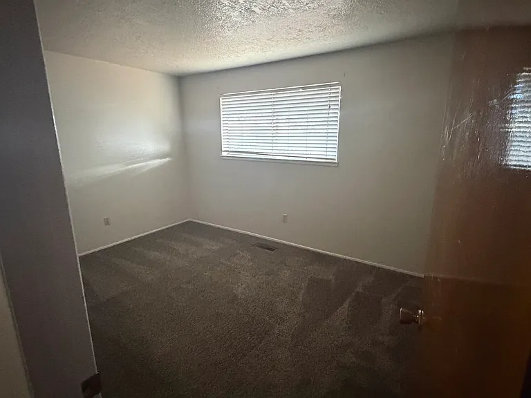 560 Nancy Cir — Photo 5