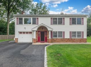 1 James Dr, Mount Arlington, NJ 07856