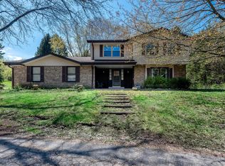 1485 Skyline Dr, Cedarburg, WI 53012