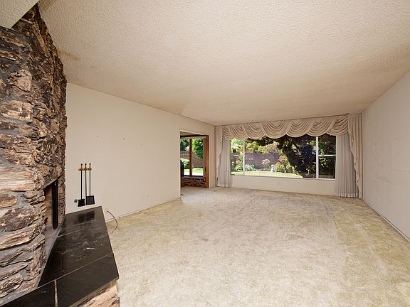 3rd image of 6161 Romany Dr