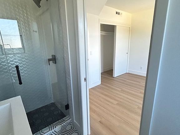5th image of 3615 35th Ave #3