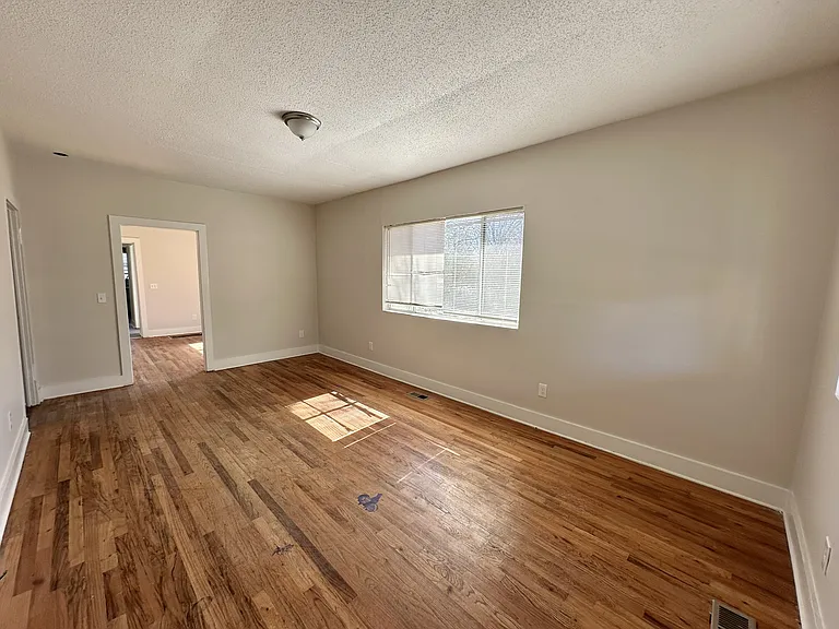 226 3rd Ave — Photo 3
