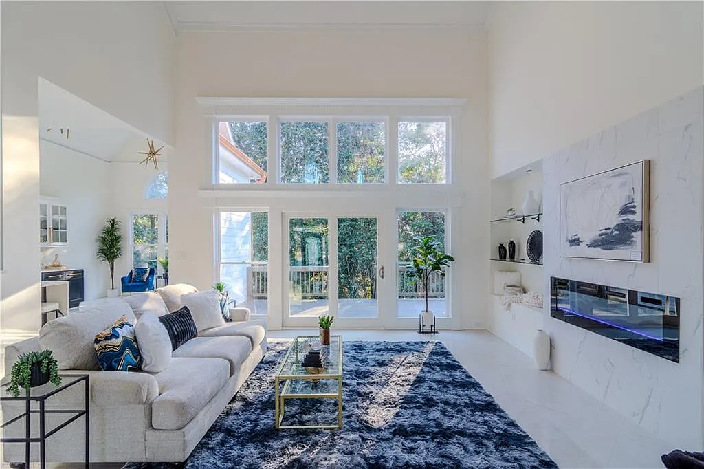 6 bed, 4.5 bath, 5505 sqft, $8,500 — Photo 3