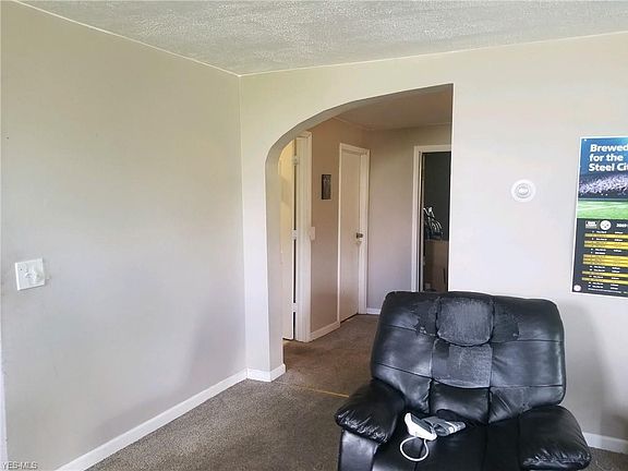 5th image of 228 Mahoning Ave