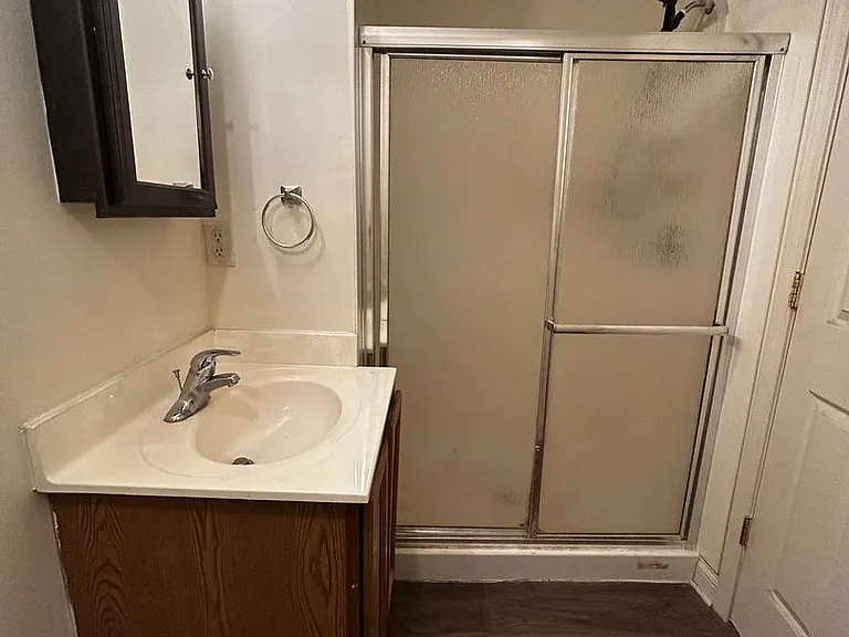 2206 Summit St — Photo 9