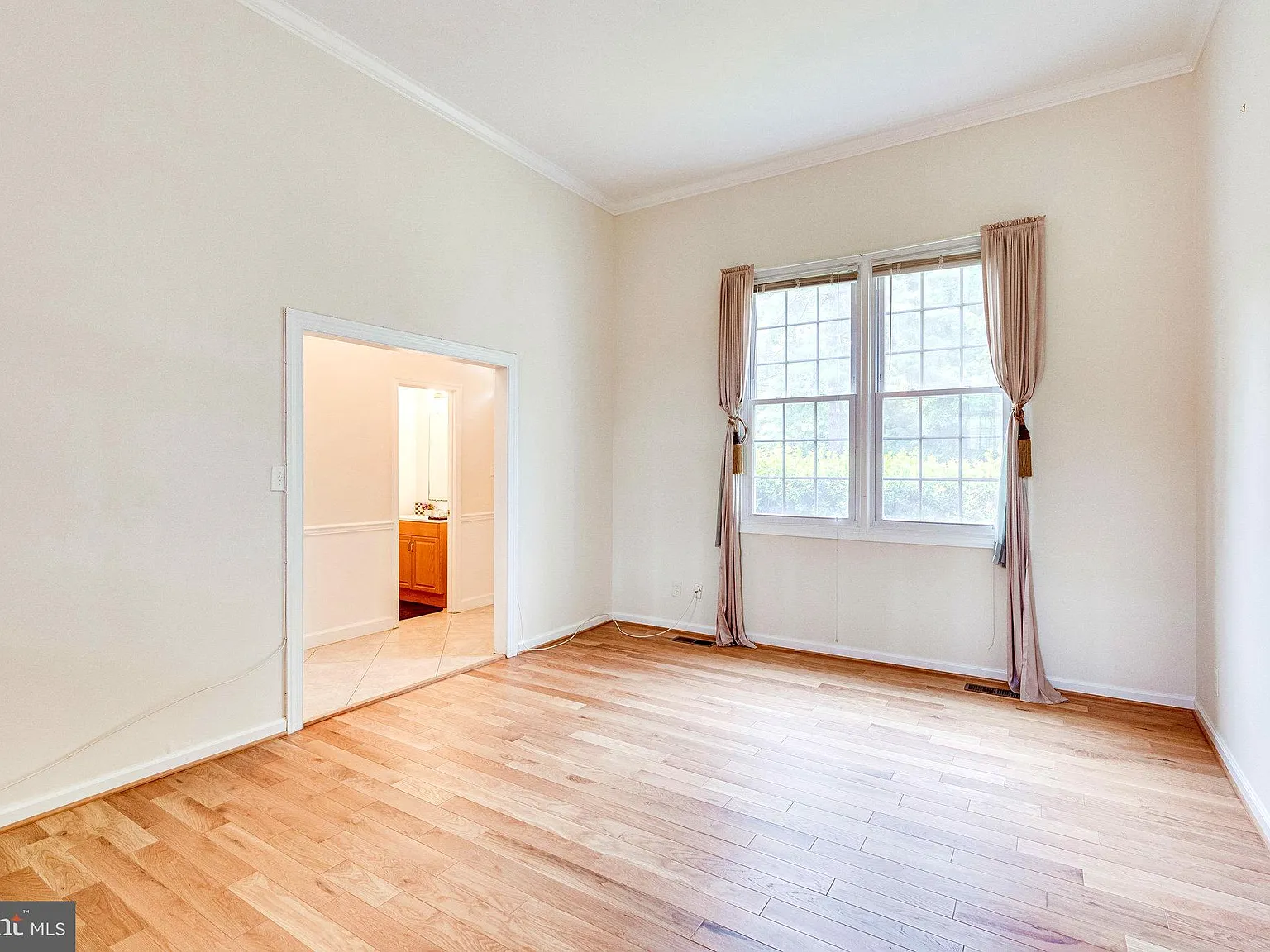 3 bed, 2.5 bath, 2112 sqft, $3,100 — Photo 4