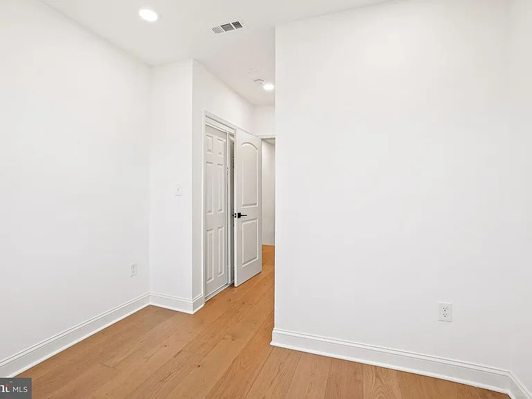 1529 Isherwood St NE — Photo 14
