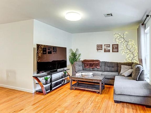 5th image of 533 Martin Luther King Jr Dr APT A
