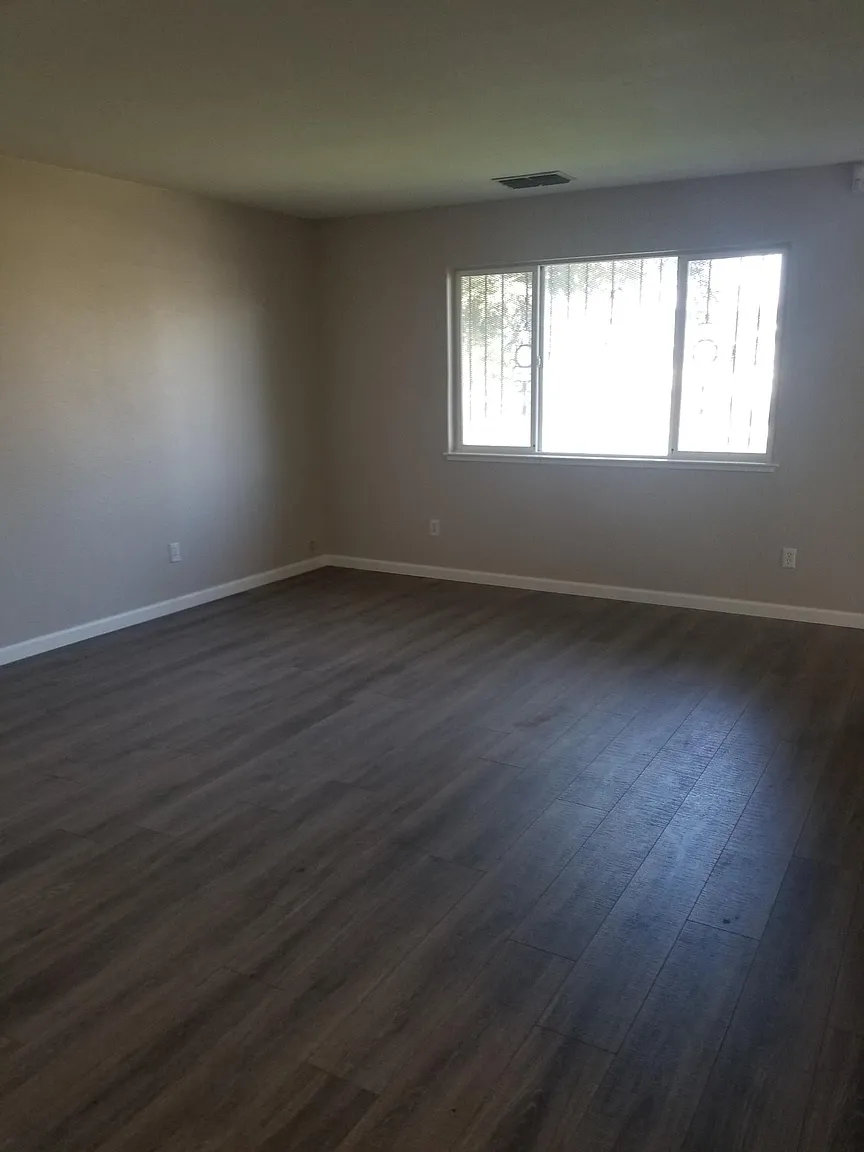 4912 Ebbett Way photo 1